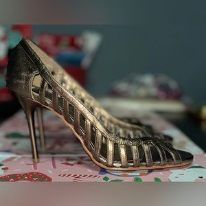 N.Y.L.A Gold sexy heels Size 7.5